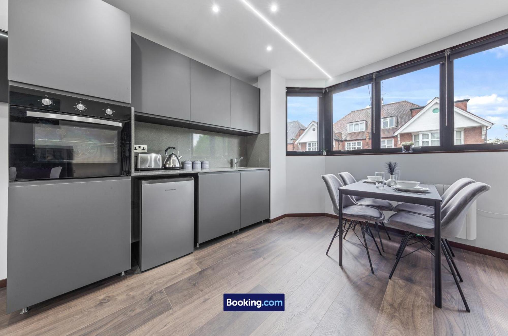 Stylish Studio Apt By Stay Smart Short Lets & Serviced Accommodation Woodstock With Free Wifi London Bagian luar foto