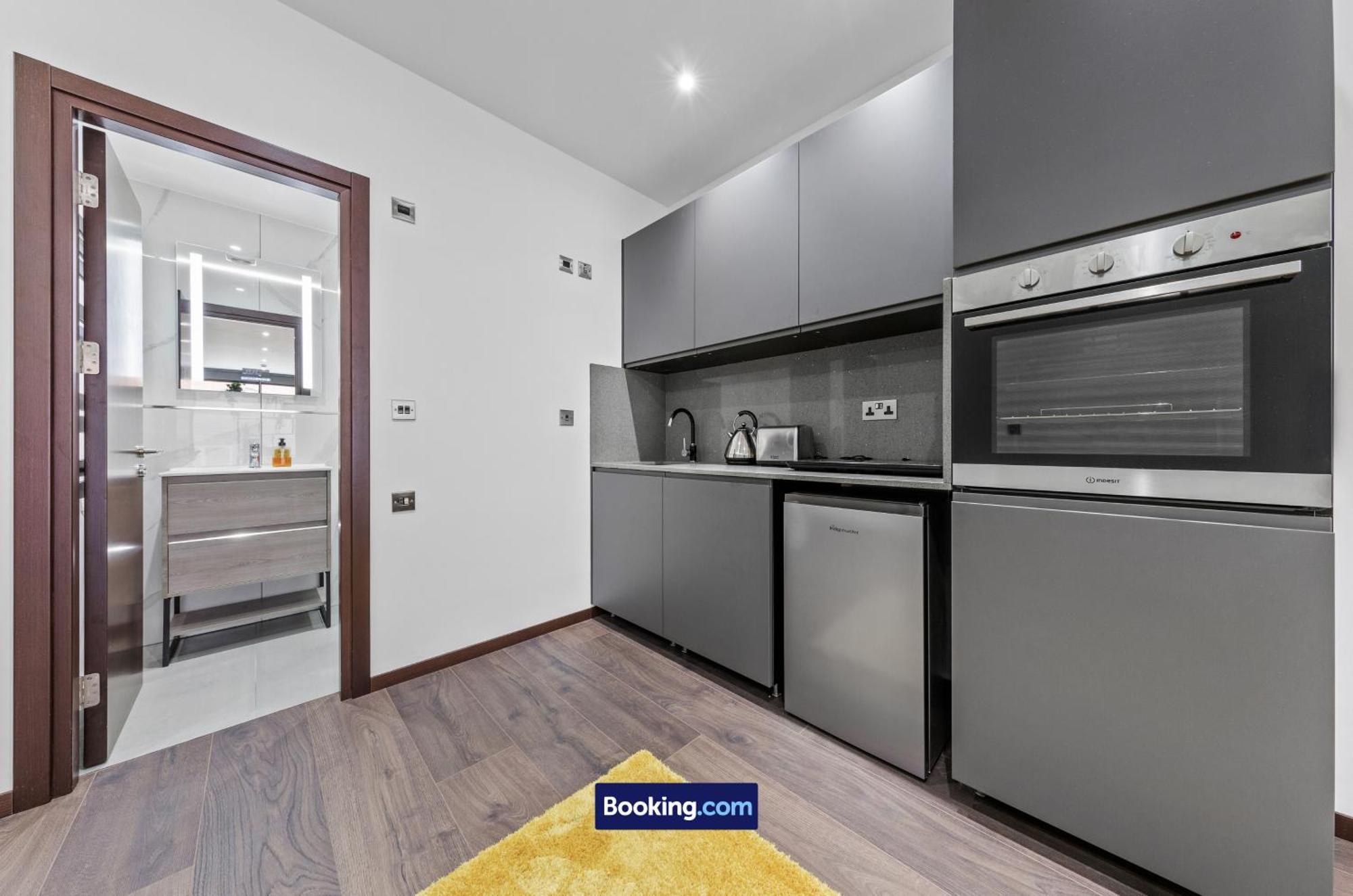 Stylish Studio Apt By Stay Smart Short Lets & Serviced Accommodation Woodstock With Free Wifi London Bagian luar foto