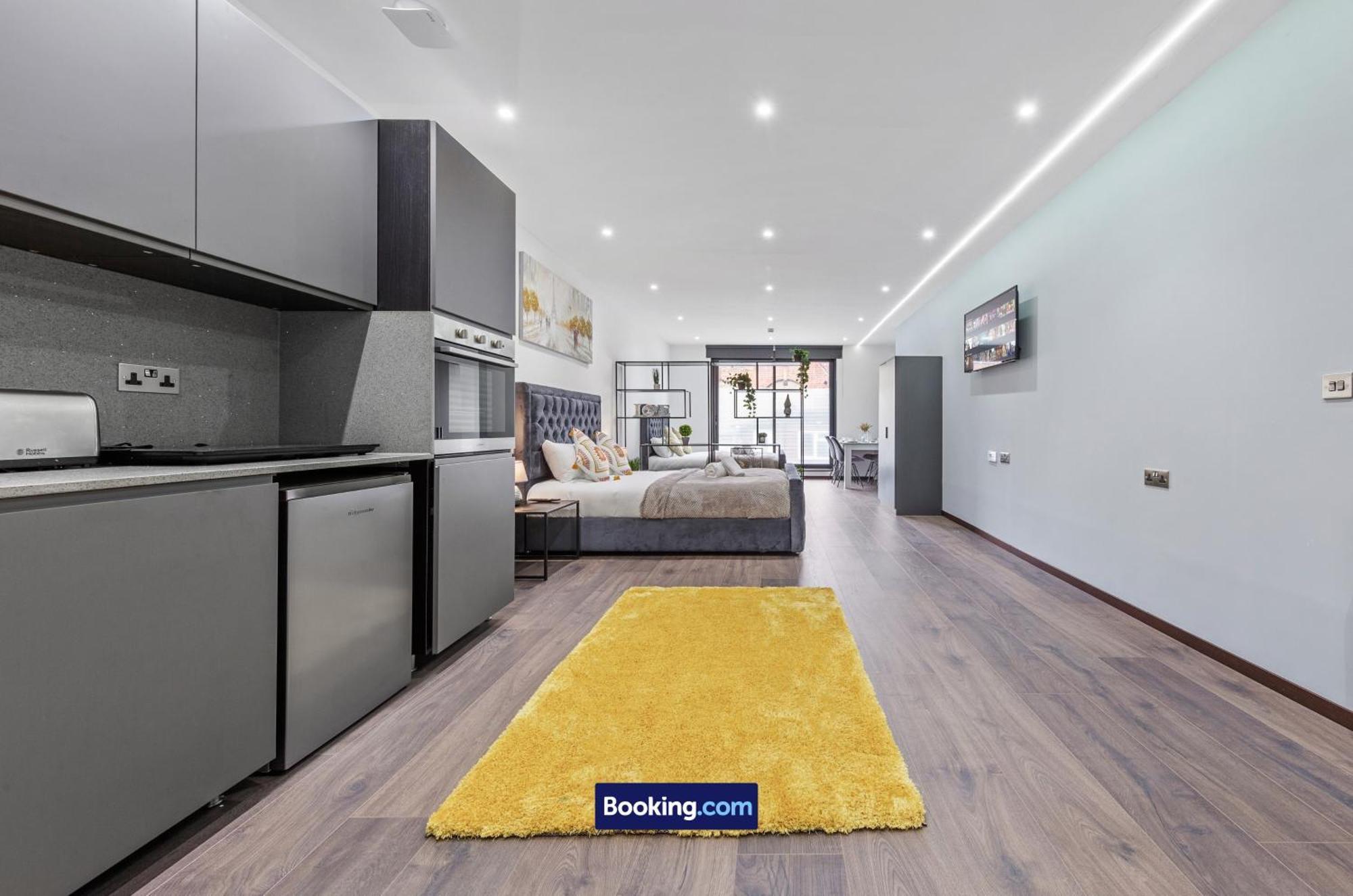 Stylish Studio Apt By Stay Smart Short Lets & Serviced Accommodation Woodstock With Free Wifi London Bagian luar foto