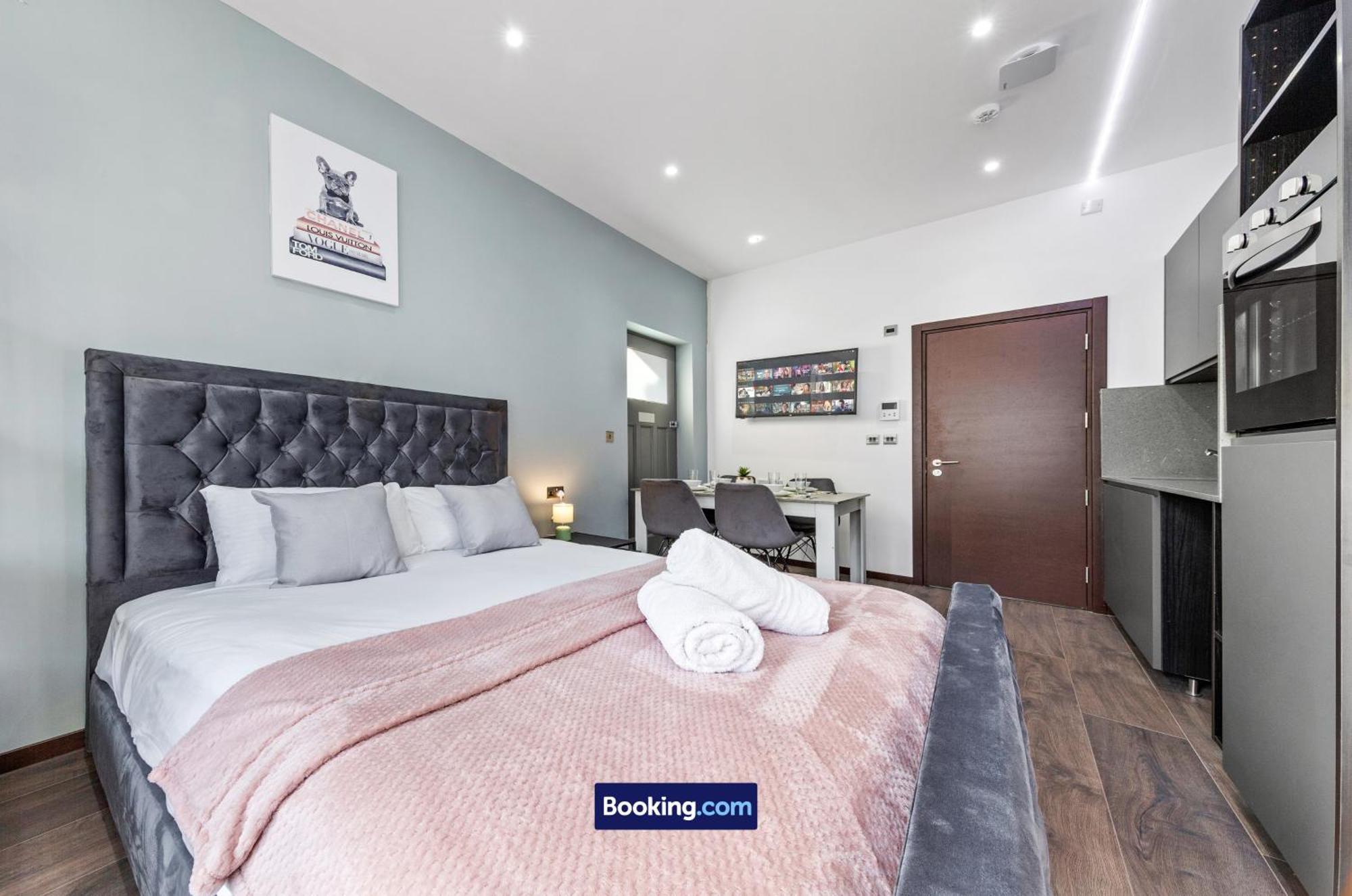 Stylish Studio Apt By Stay Smart Short Lets & Serviced Accommodation Woodstock With Free Wifi London Bagian luar foto