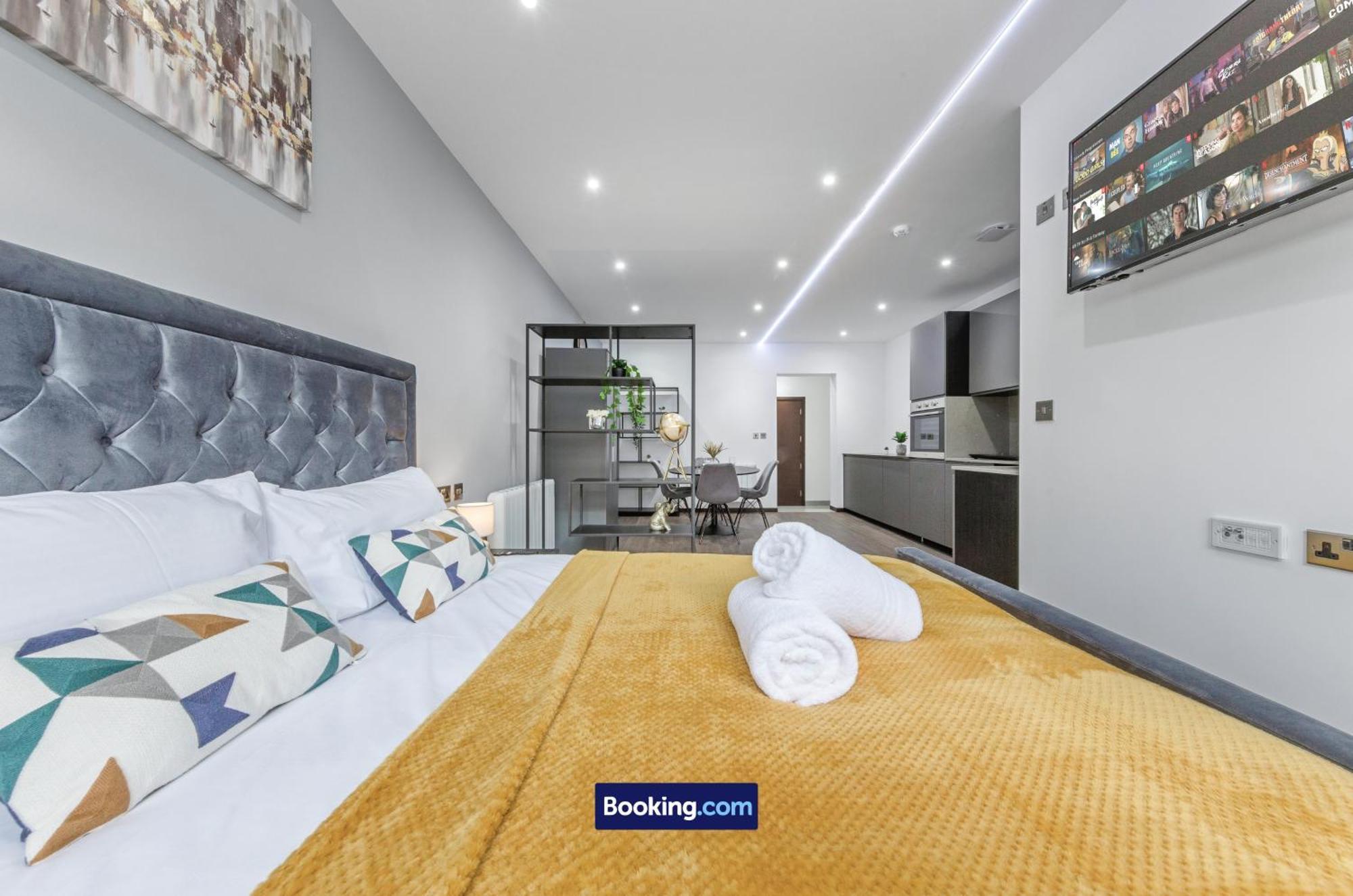 Stylish Studio Apt By Stay Smart Short Lets & Serviced Accommodation Woodstock With Free Wifi London Bagian luar foto