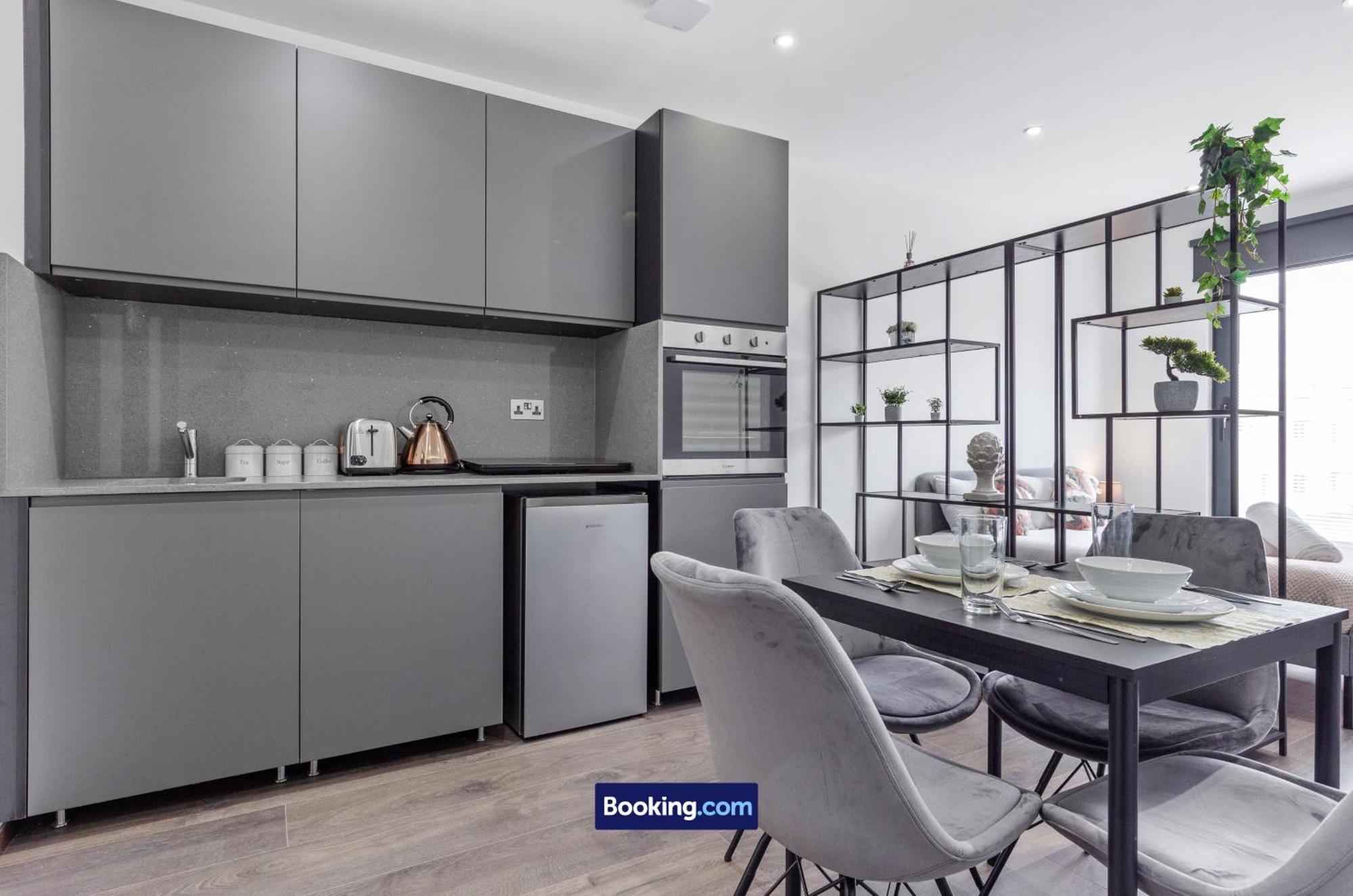 Stylish Studio Apt By Stay Smart Short Lets & Serviced Accommodation Woodstock With Free Wifi London Bagian luar foto