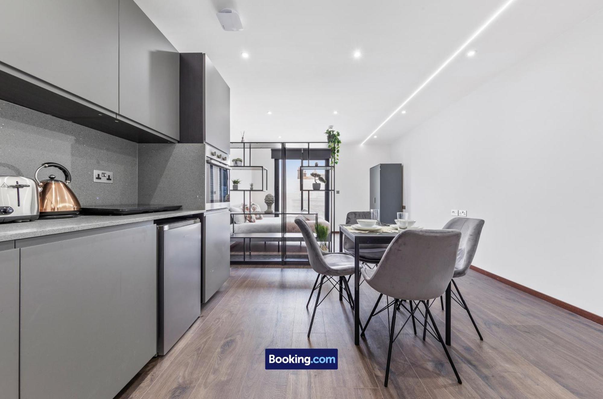 Stylish Studio Apt By Stay Smart Short Lets & Serviced Accommodation Woodstock With Free Wifi London Bagian luar foto