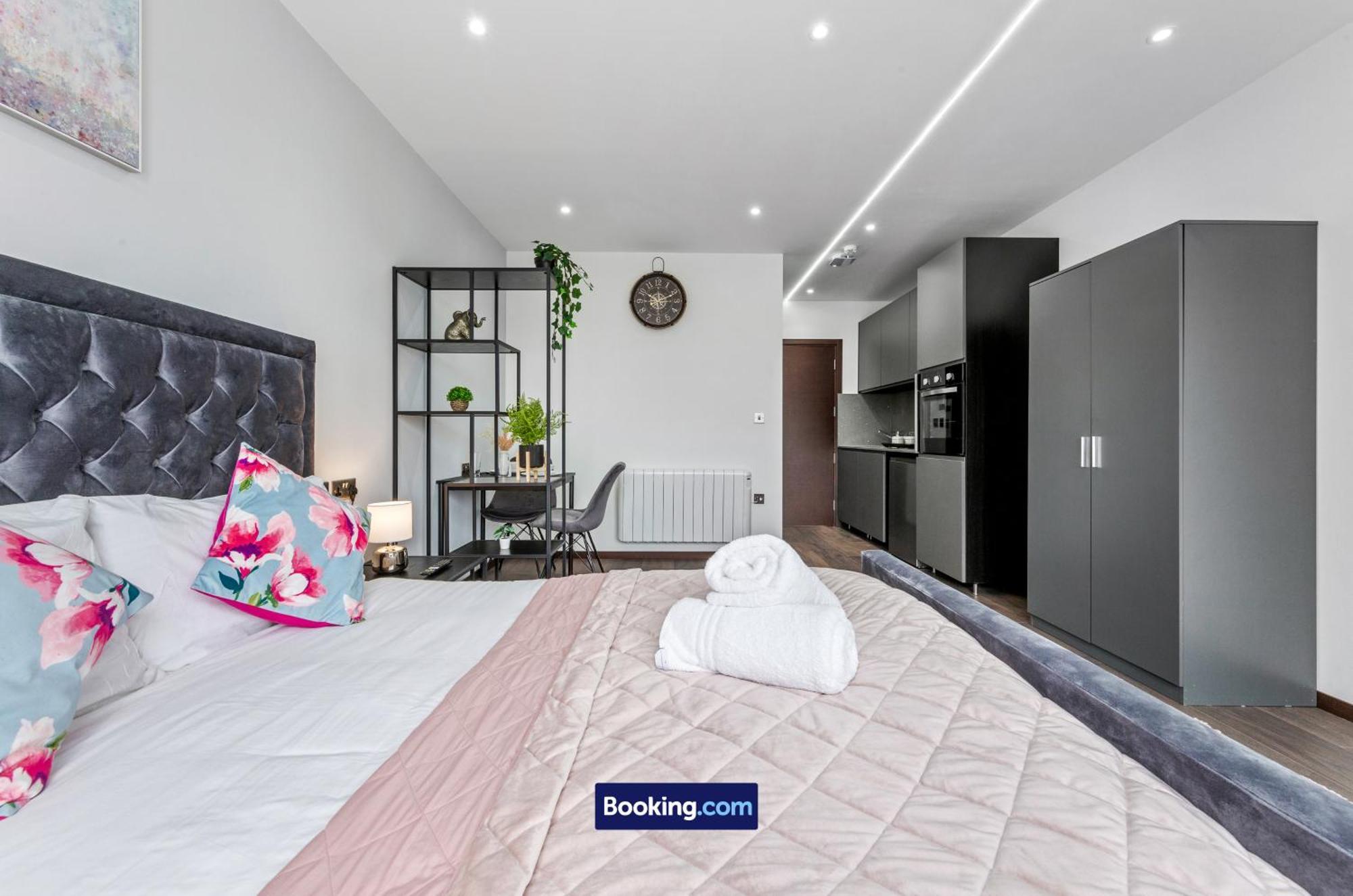 Stylish Studio Apt By Stay Smart Short Lets & Serviced Accommodation Woodstock With Free Wifi London Bagian luar foto