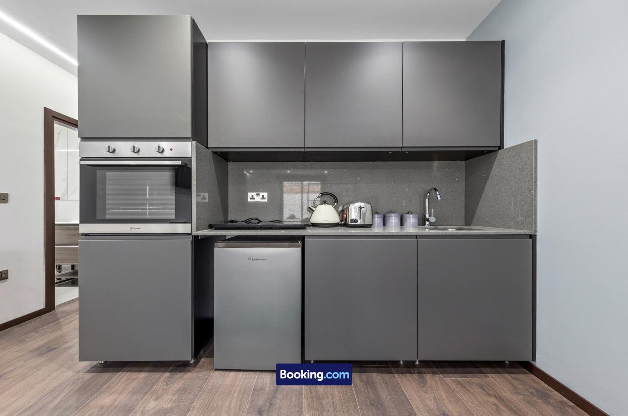 Stylish Studio Apt By Stay Smart Short Lets & Serviced Accommodation Woodstock With Free Wifi London Bagian luar foto