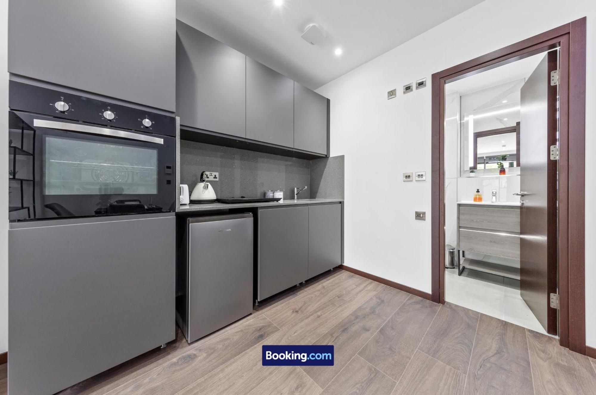 Stylish Studio Apt By Stay Smart Short Lets & Serviced Accommodation Woodstock With Free Wifi London Bagian luar foto