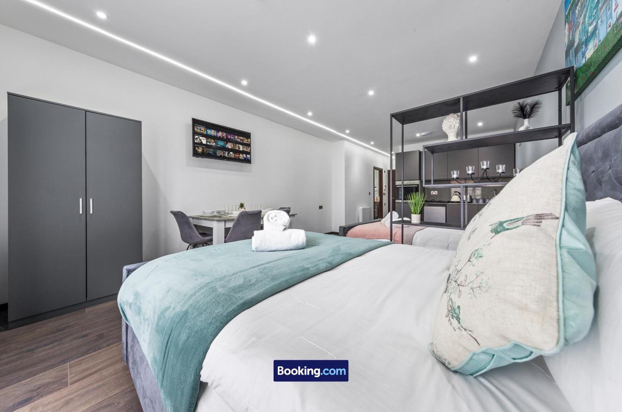 Stylish Studio Apt By Stay Smart Short Lets & Serviced Accommodation Woodstock With Free Wifi London Bagian luar foto