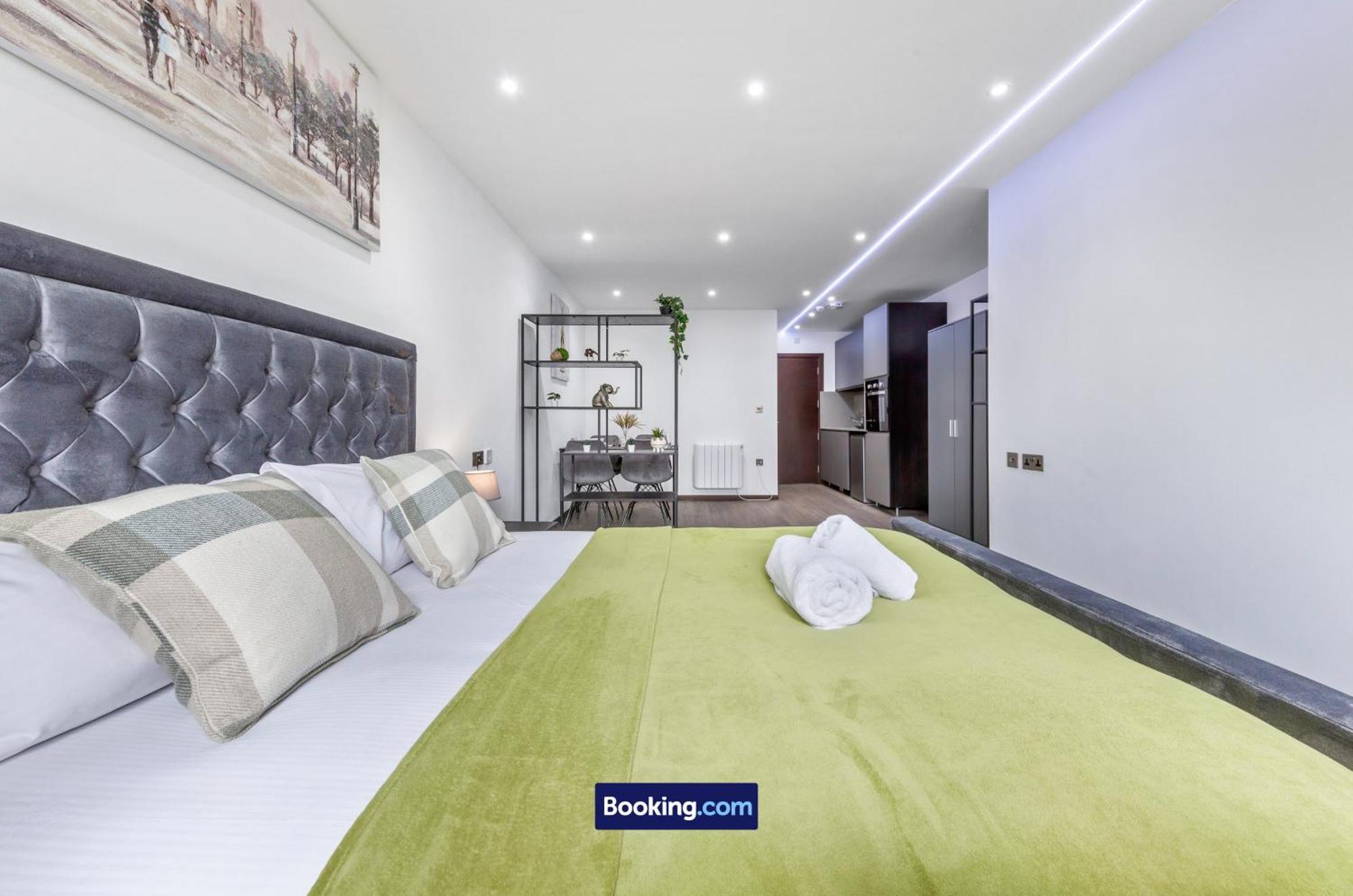 Stylish Studio Apt By Stay Smart Short Lets & Serviced Accommodation Woodstock With Free Wifi London Bagian luar foto