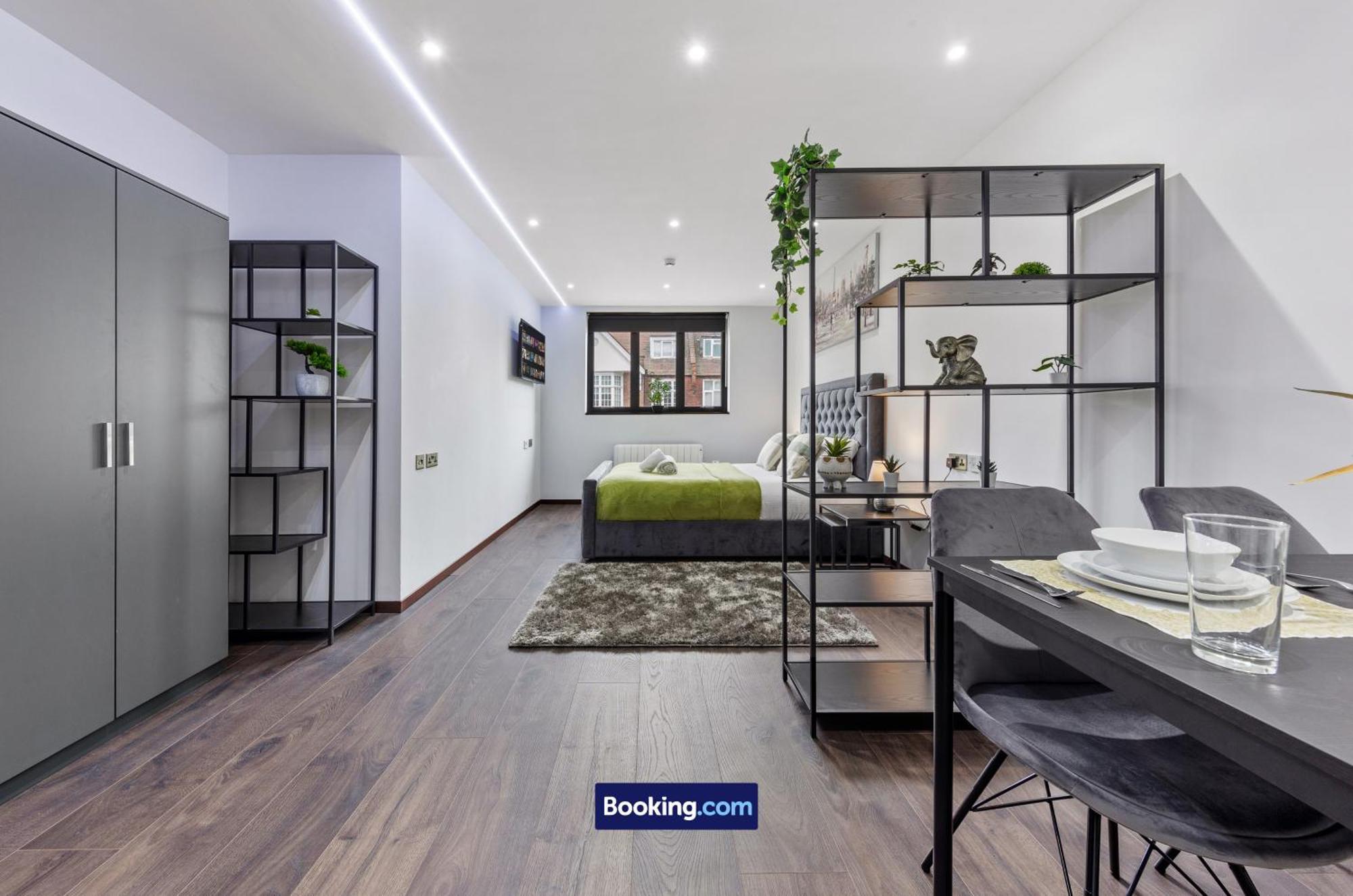 Stylish Studio Apt By Stay Smart Short Lets & Serviced Accommodation Woodstock With Free Wifi London Bagian luar foto